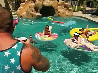 Man Sucking Shemale Pool - Pool Shemale Porn - Tranny.one