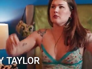 Un tipo negro le pone la pipa a un travesti