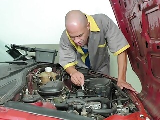 Luana Alves bends over in front of the mechanic and they fuck