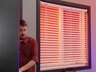 Jesse Dubai poledancer